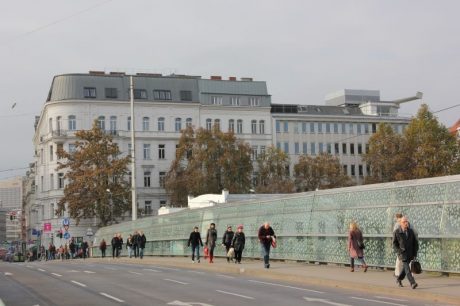 Windschutzmaßnahme Friedensbrücke Wien