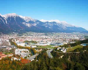 Luftansicht von der Stadt Innsbruck, für die Weatherpark eine Stadtklimaanalyse erstellt